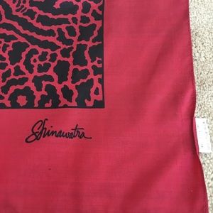 34x34 Shinawatro signed silk scarf. Blck/burgndy.